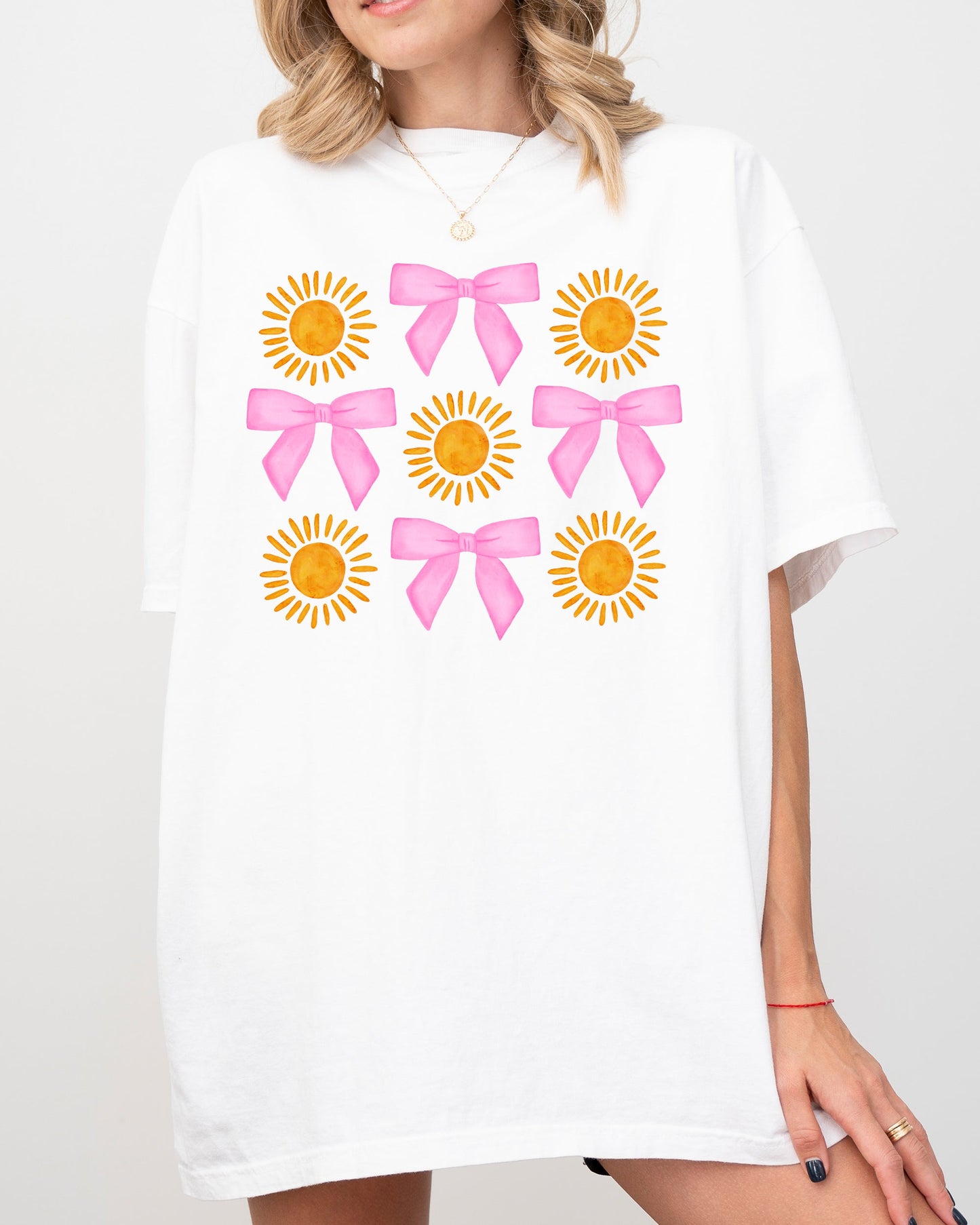 Summer, Sun and Bows, Ribbon, Coquette, Hot Girl Summer, Vacation, Vibes, Trendy, Pink, Beach Shirt Comfort Colors T-Shirt
