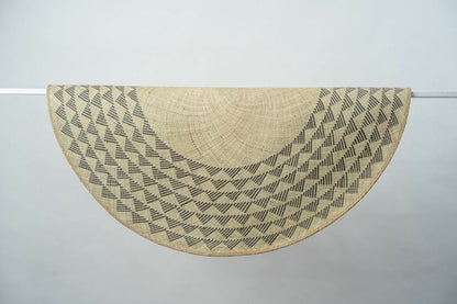 Black Triangle Mat | 4' Round | Natural Base