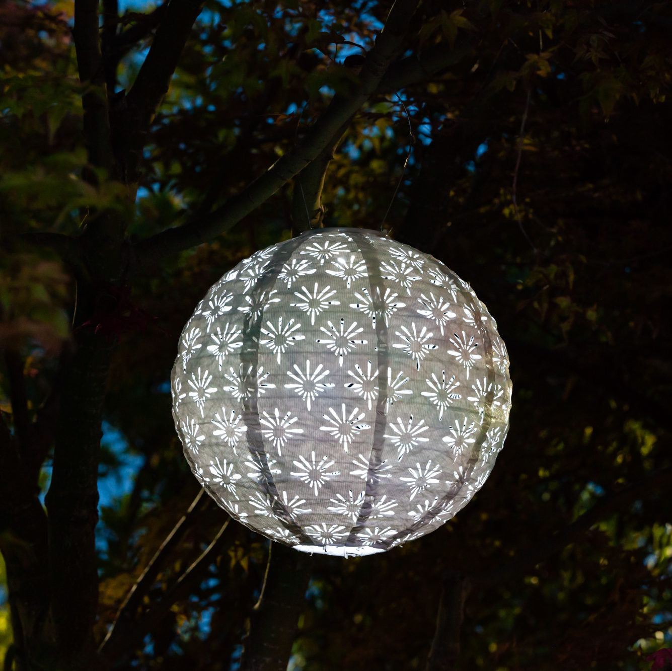 Soji Stella - Deco Globe - 12" Solar Lantern