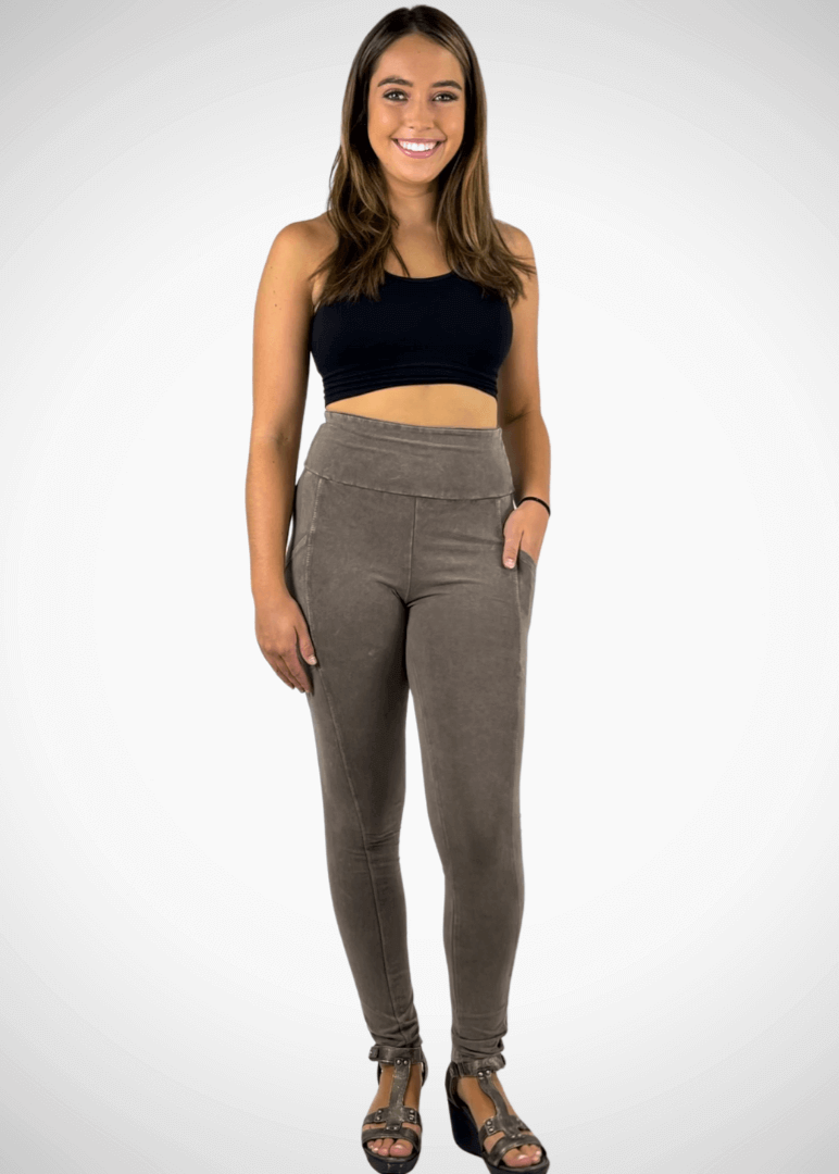 A Perfect Fit Pocket Leggings in Taupe