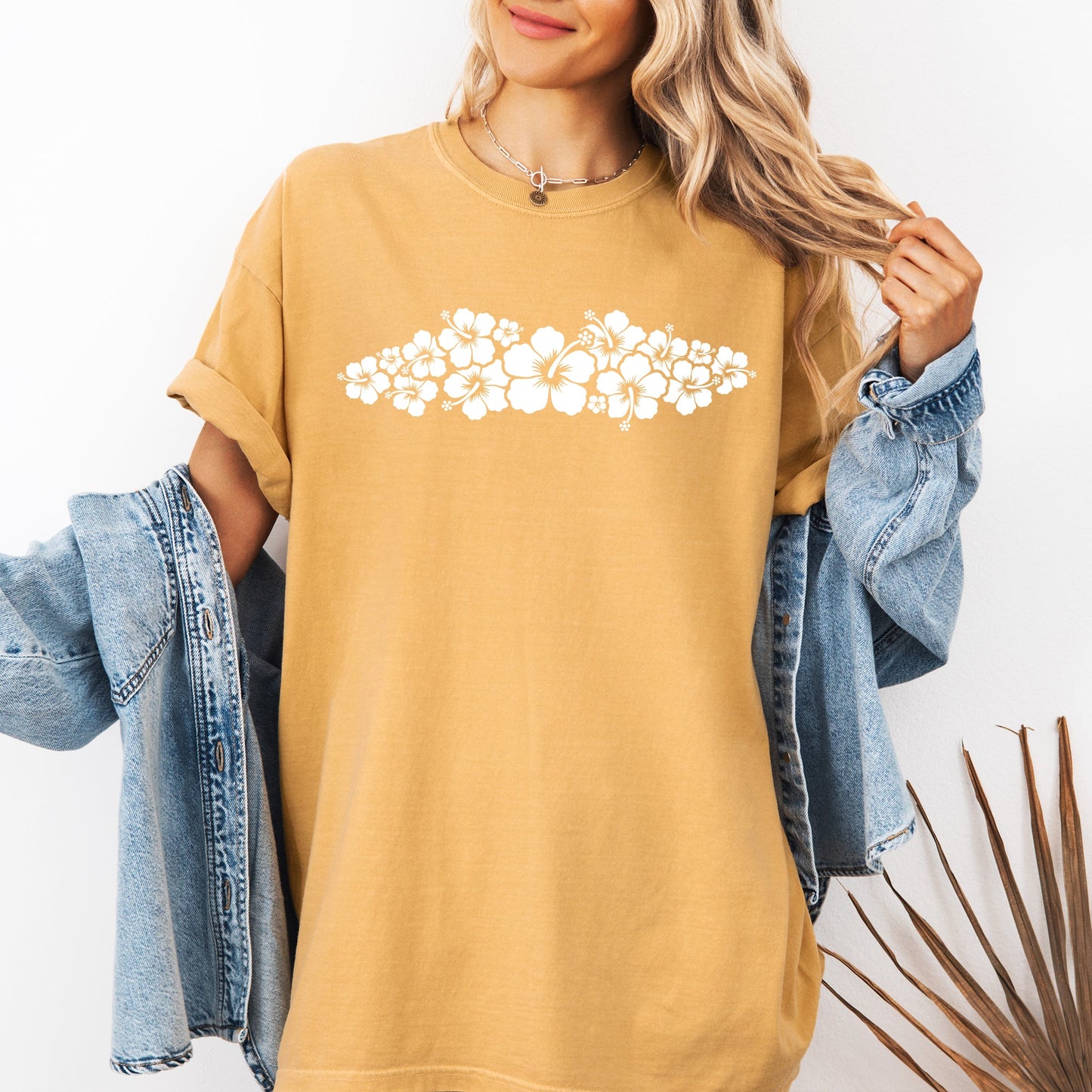Retro Hibiscus Minimalist, Beach, Summer, Flowers, Comfort Colors T-Shirt