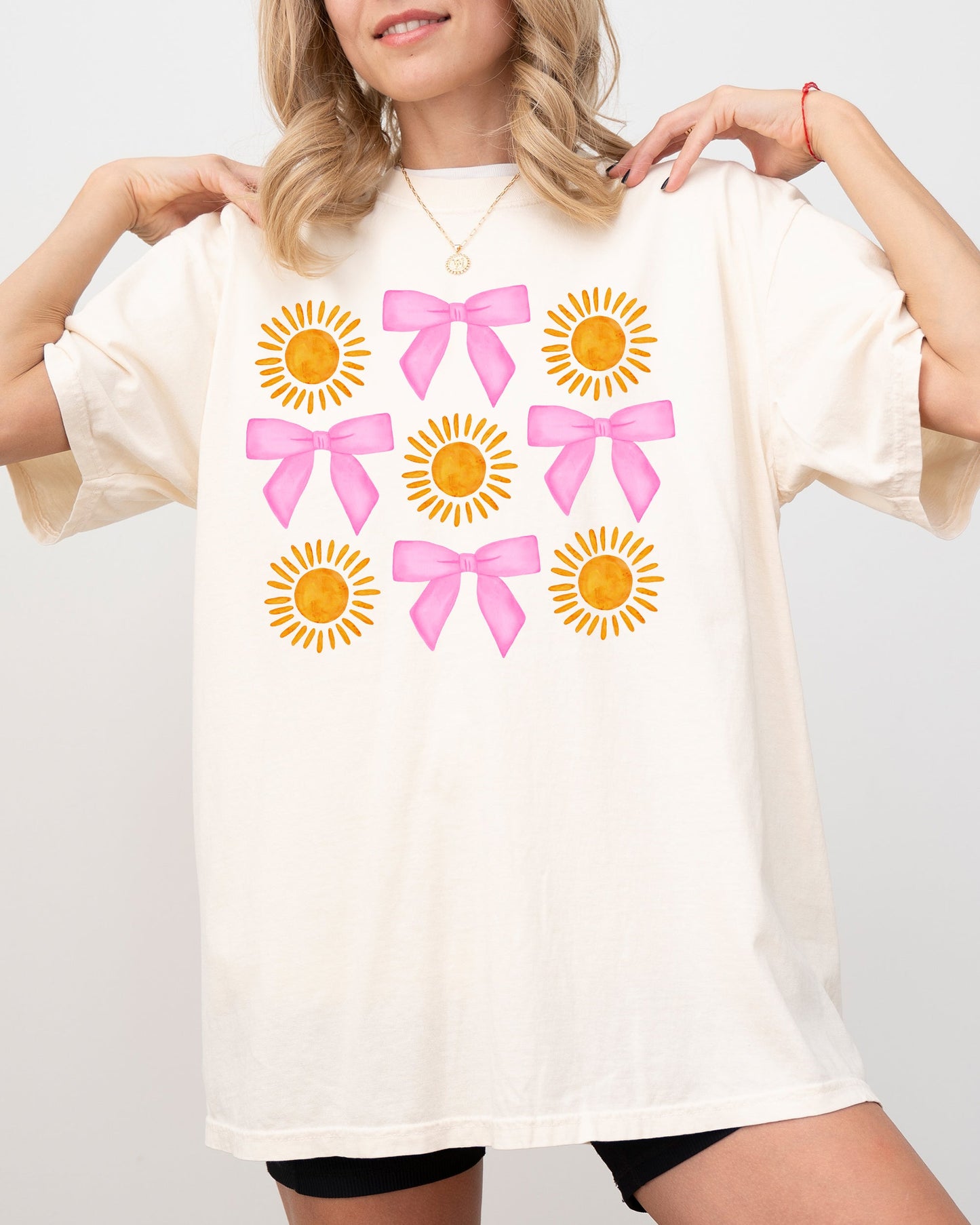 Summer, Sun and Bows, Ribbon, Coquette, Hot Girl Summer, Vacation, Vibes, Trendy, Pink, Beach Shirt Comfort Colors T-Shirt